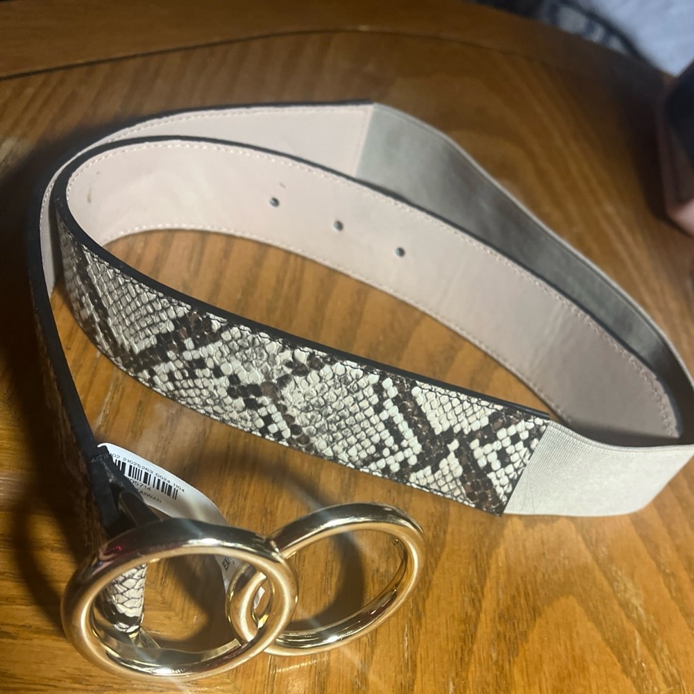Express Beige and Black Snake Print Belt
Size Large women’s
